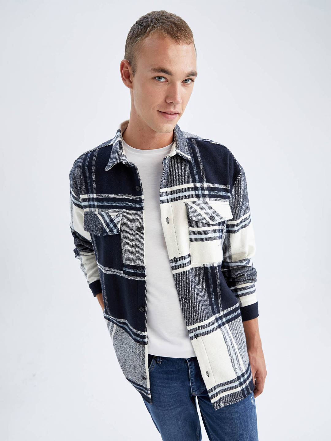 

DeFacto Men Navy Blue Tartan Checked Casual Shirt
