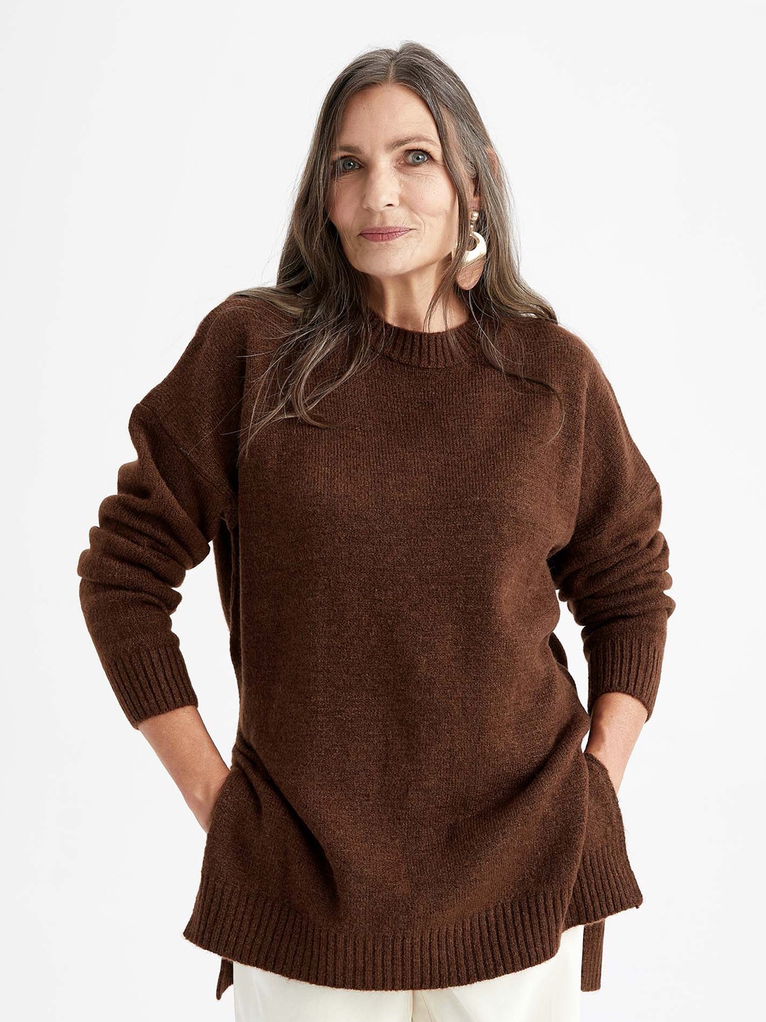 

DeFacto Women Brown Solid Longline Acrylic Pullover Sweater