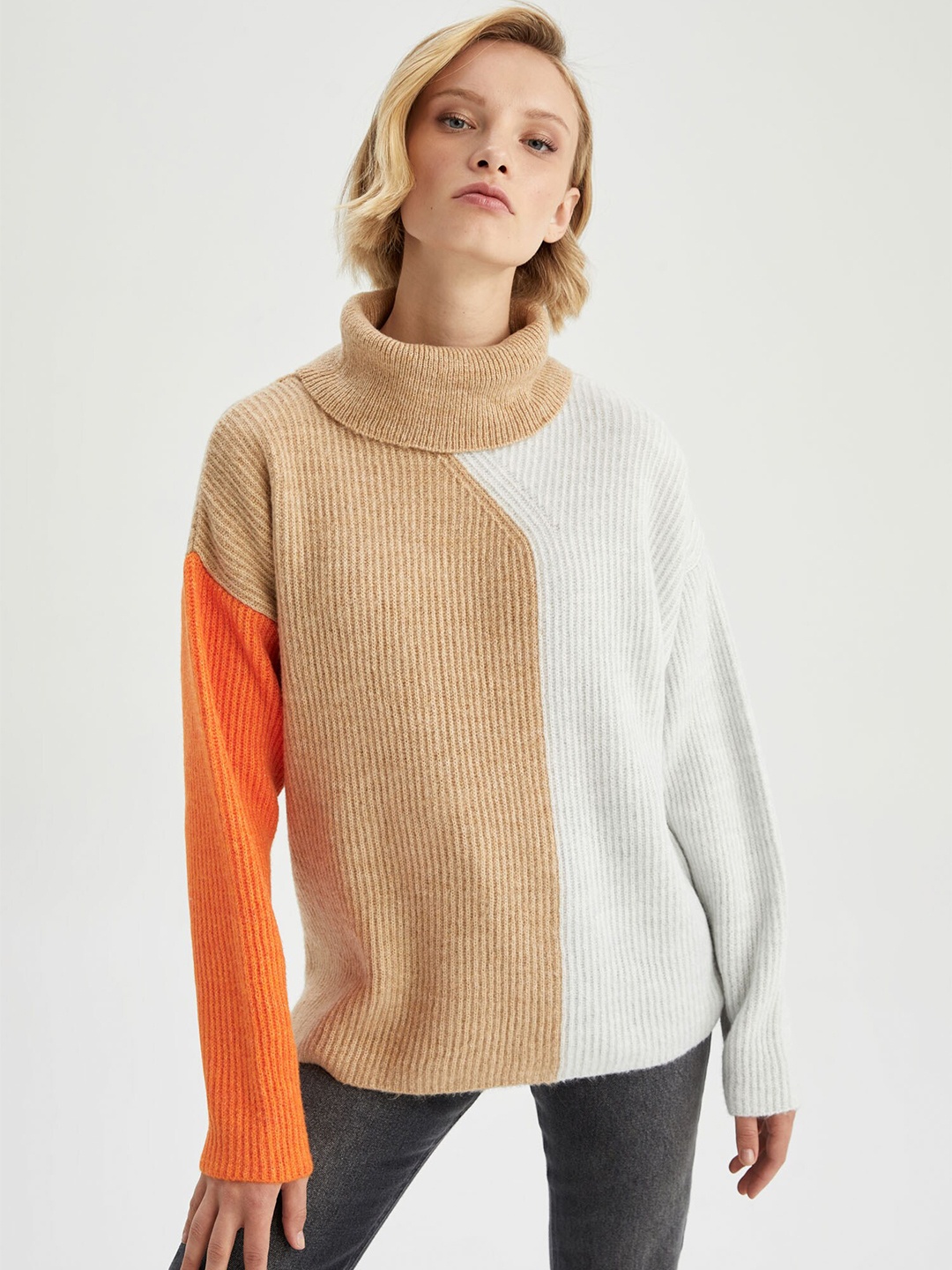 

DeFacto Women Beige & White Colourblocked Pullover