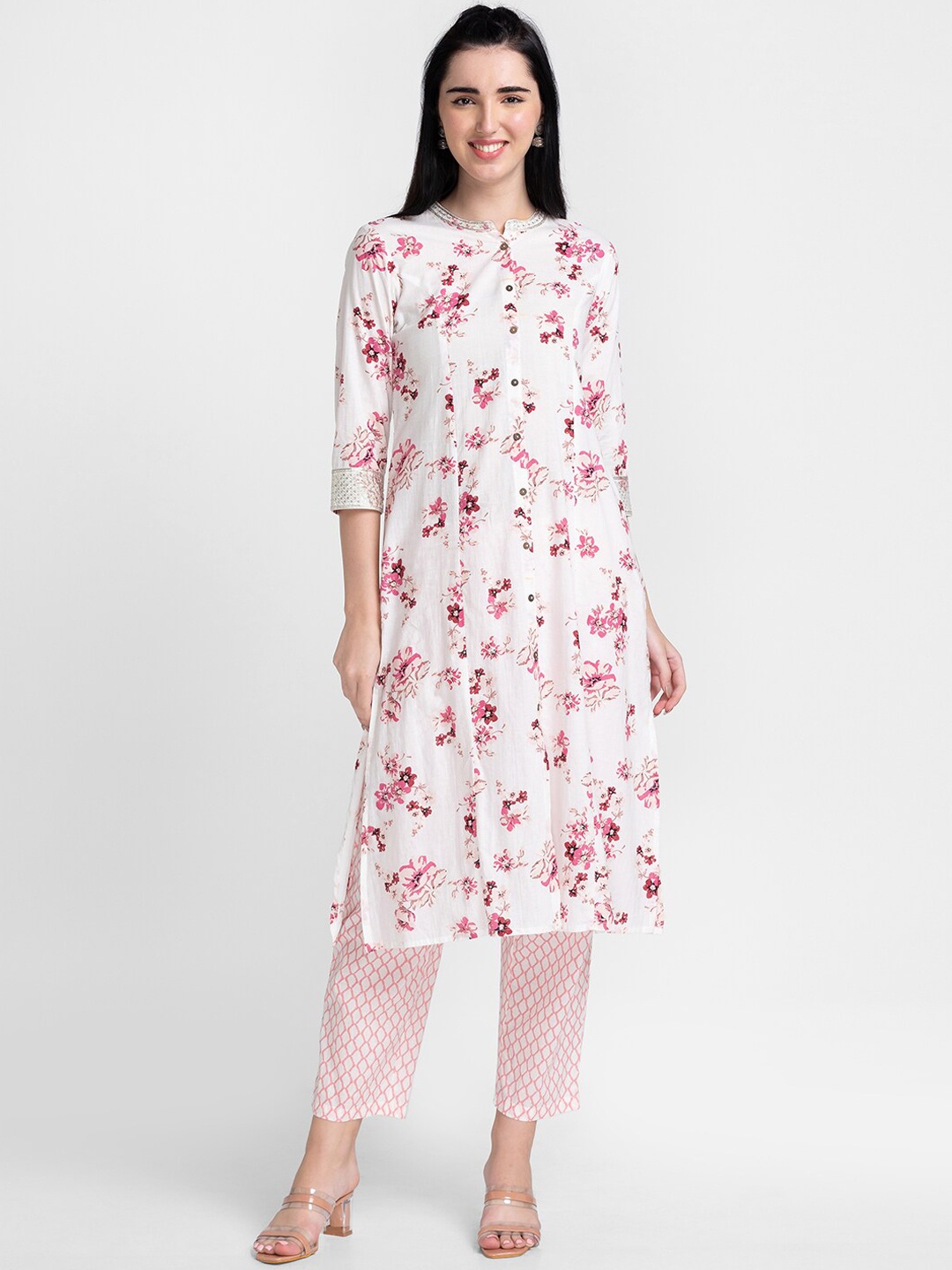 

Globus Women Off White Floral Printed Pure Cotton Kurta with Trouser