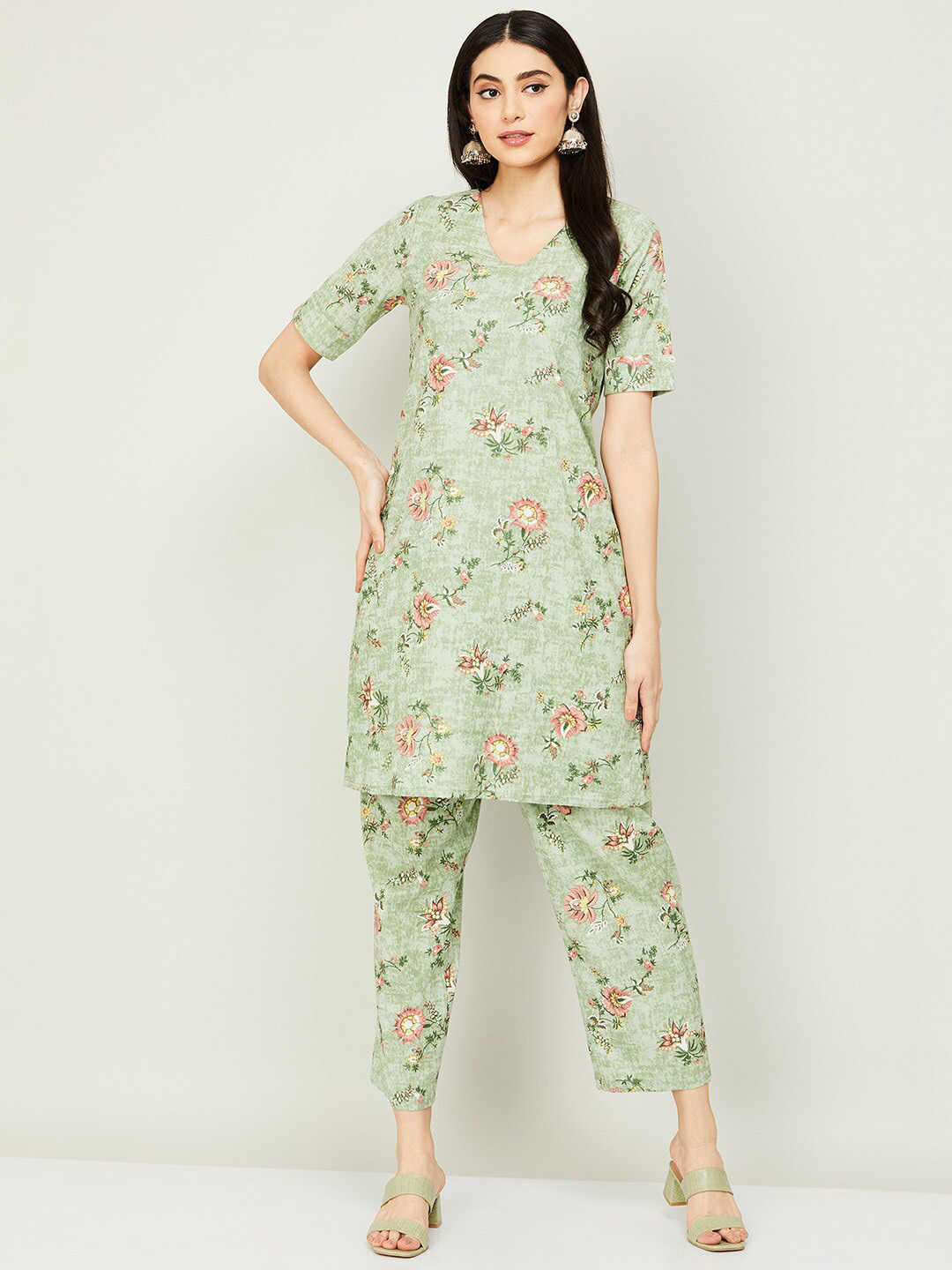 

Colour Me by Melange Women Green Floral Printed Kurta with Trousers