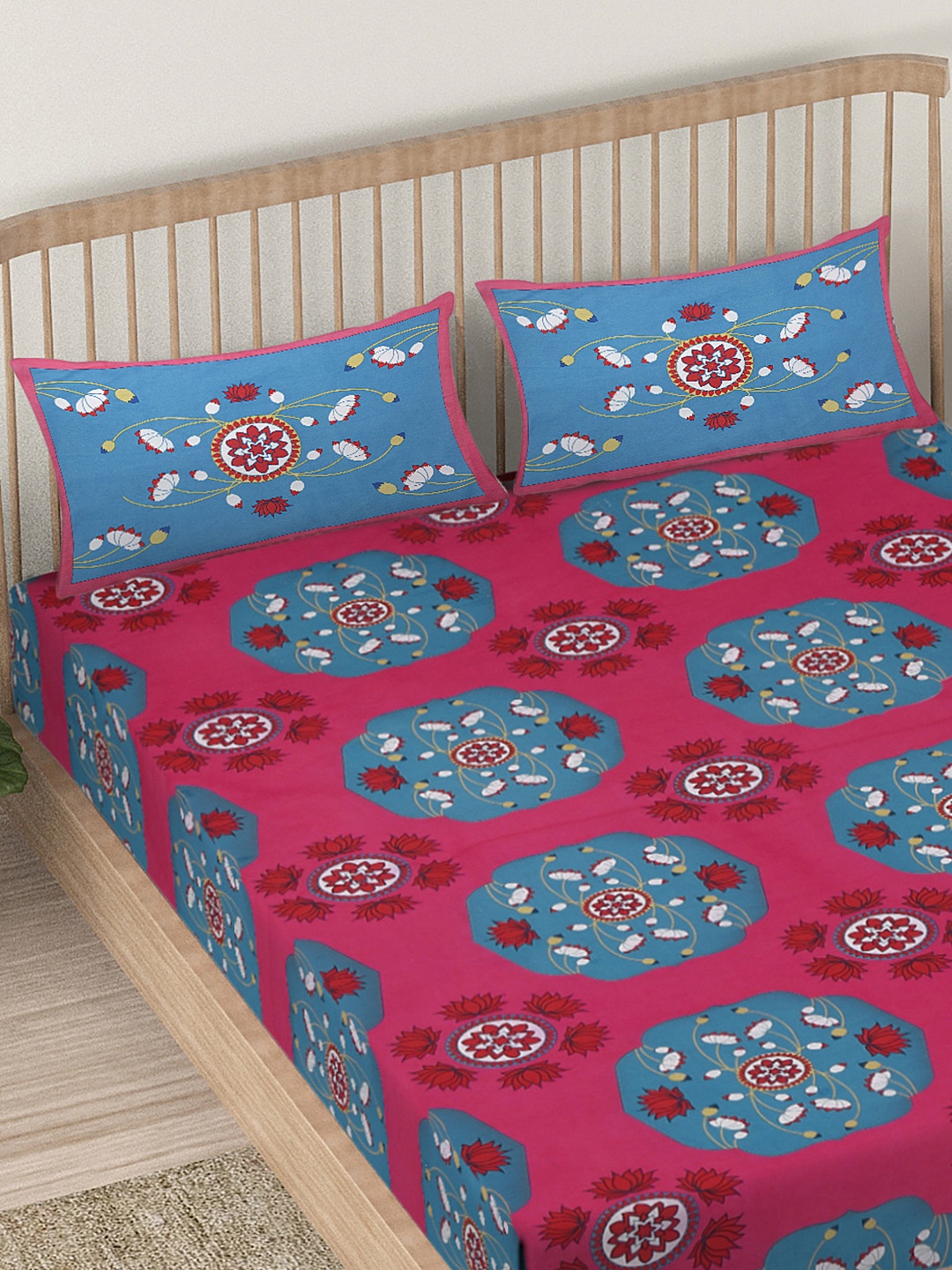 

EK BY EKTA KAPOOR Kamal Fuchsia & Blue Floral 120 TC Cotton King Bedsheet 2 Pillow Covers