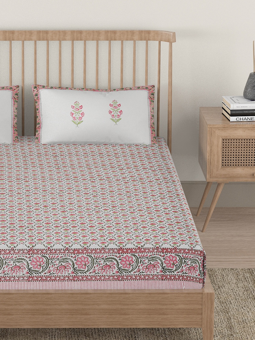

EK BY EKTA KAPOOR Kamal Pink & White Floral 120TC Cotton King Bedsheet & 2 Pillow Covers