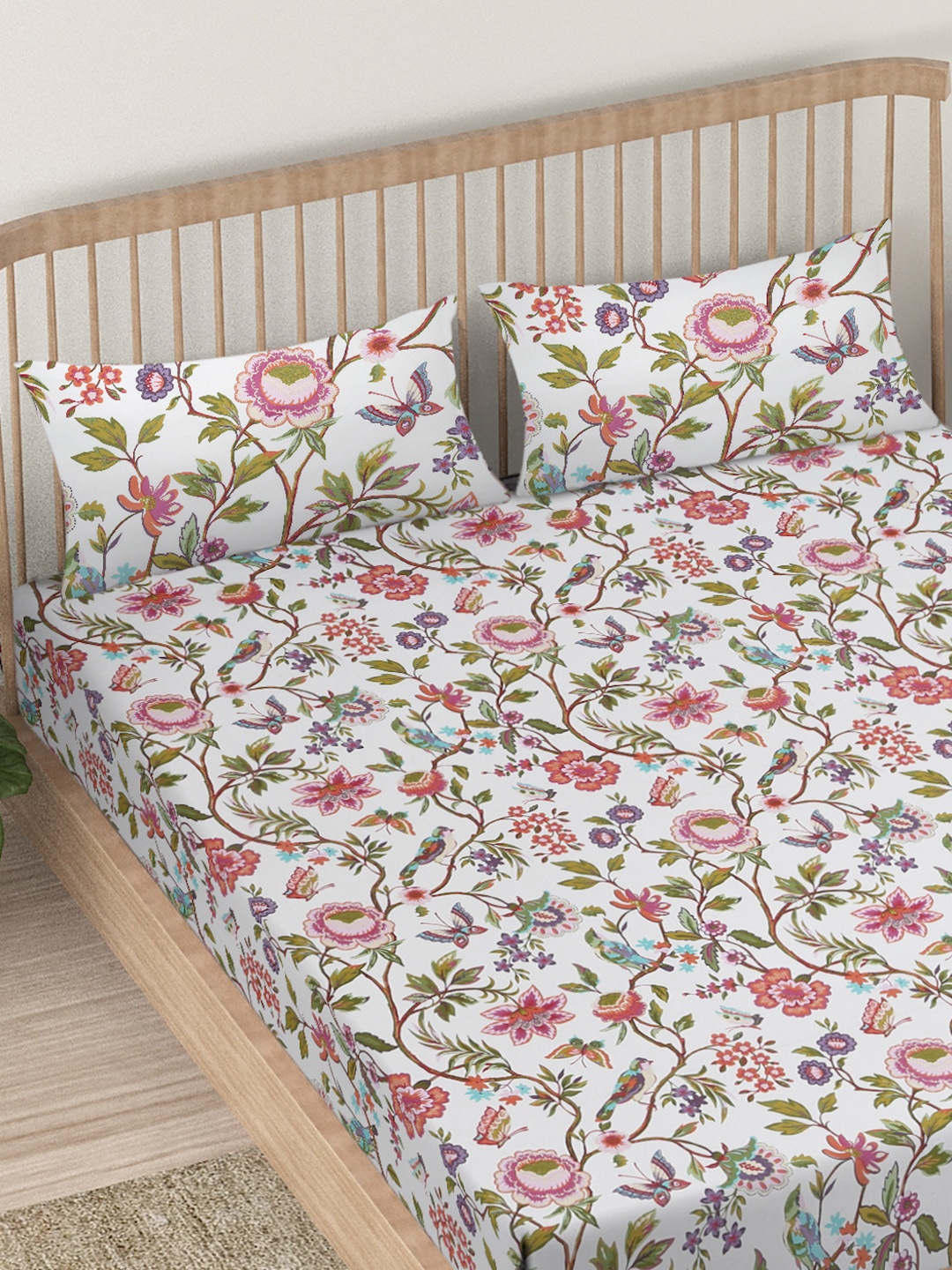 

EK BY EKTA KAPOOR Jungle White & Green Floral 120 TC Cotton King Bedsheet 2 Pillow Covers