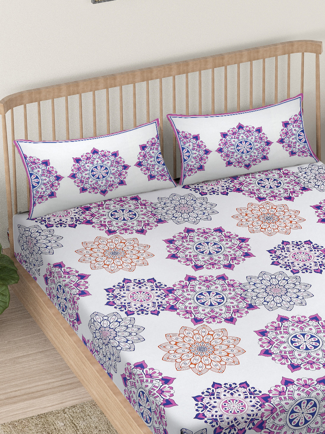 

EK BY EKTA KAPOOR Mosaic Purple & White Printed 120 TC King Bedsheet with 2 Pillow Covers