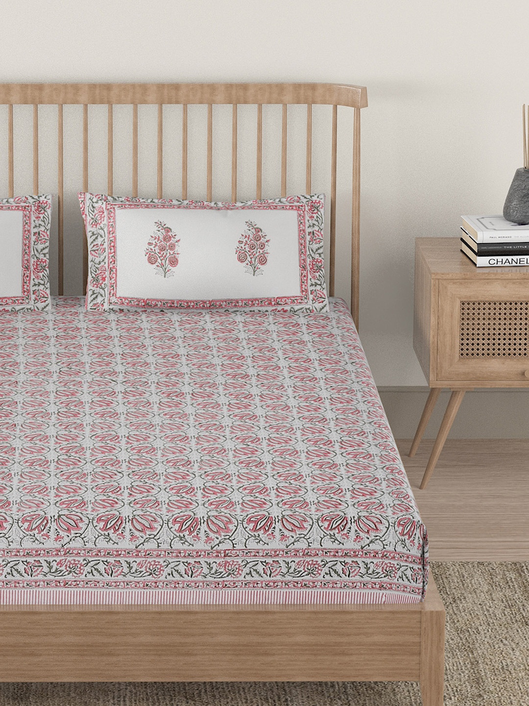 

EK BY EKTA KAPOOR Kamal Pink & White Floral 120 TC King Bedsheet with 2 Pillow Covers