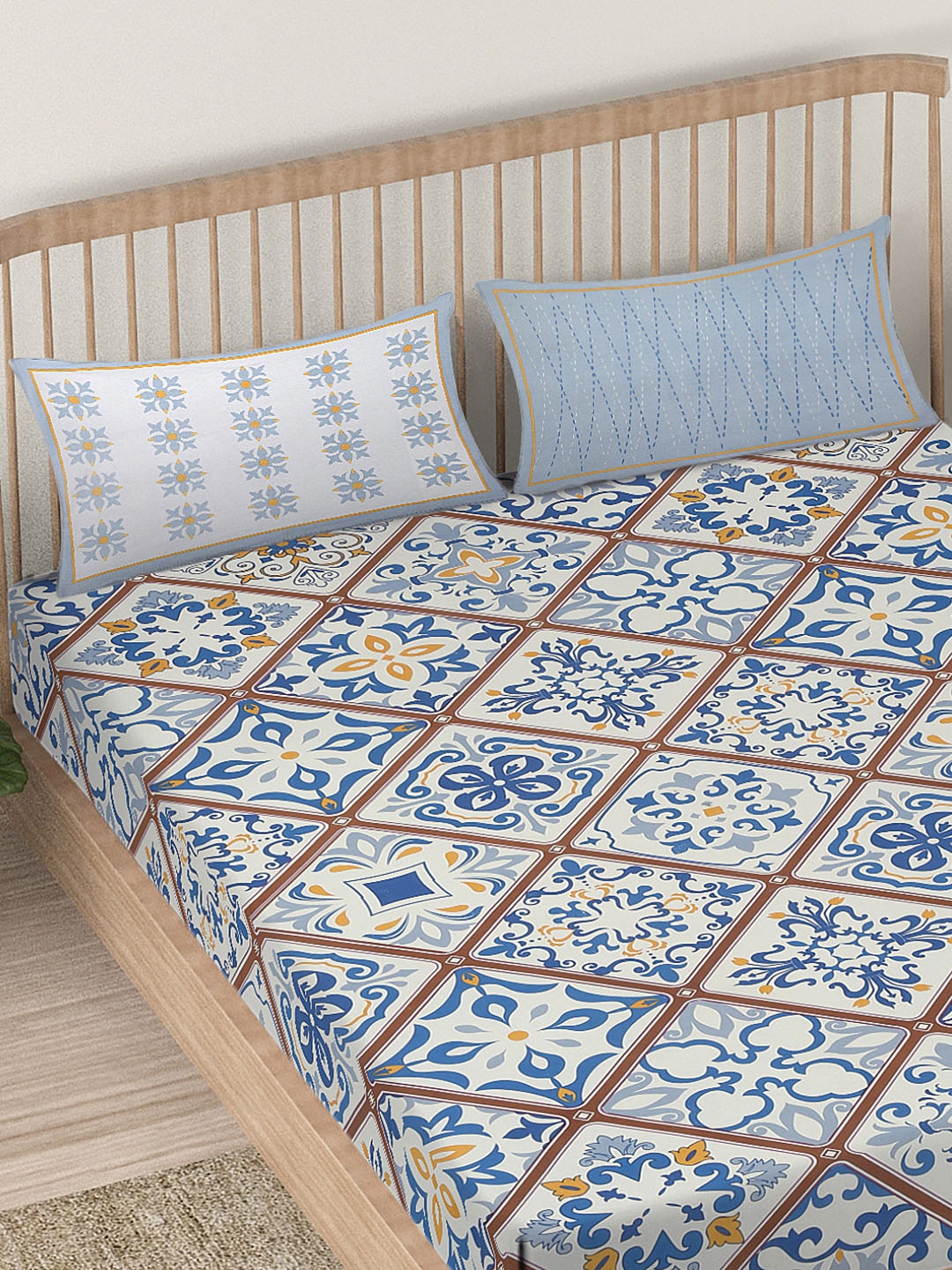 

EK BY EKTA KAPOOR Multicoloured Diamond Printed 120 TC King Bedsheet with 2 Pillow Covers, White