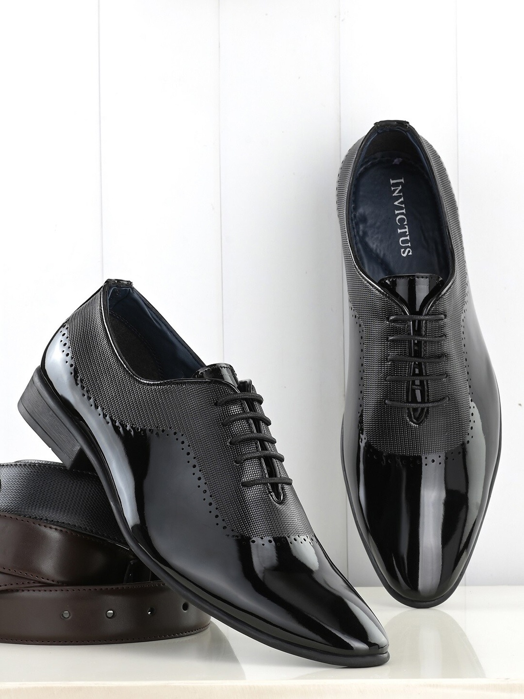 

INVICTUS Men Black Solid Formal Oxfords