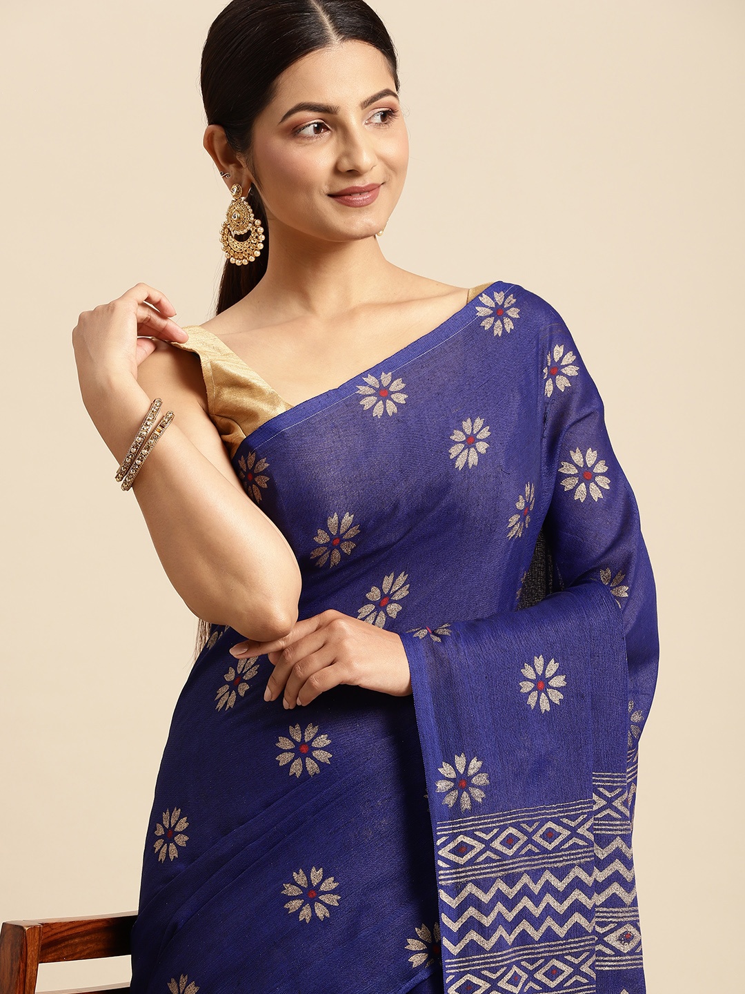 

DESH BIDESH Navy Blue & Golden Floral Design Pure Cotton Taant Saree