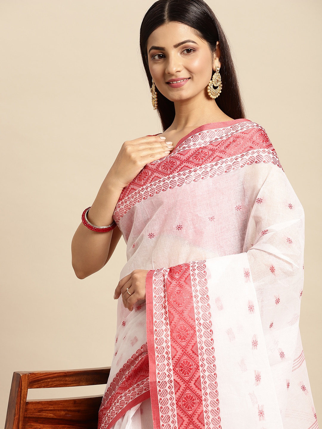 

DESH BIDESH White & Red Ethnic Motifs Pure Cotton Taant Saree