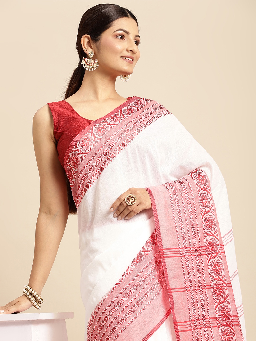 

DESH BIDESH White & Red Solid Pure Cotton Taant Saree