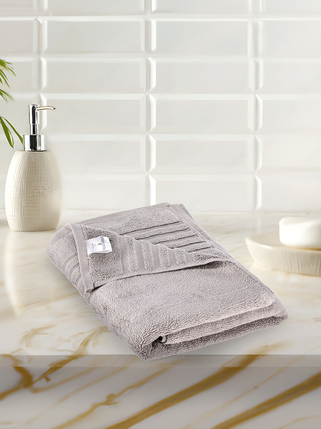 

MAYFAIR HOMES LONDON Silver-Coloured Solid 560 GSM Pure Cotton Bath Towel