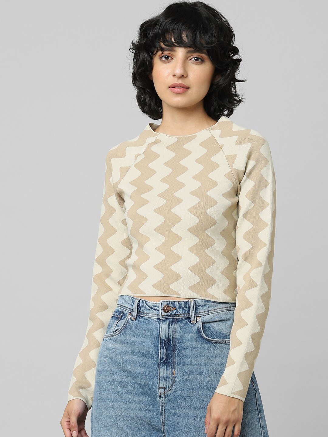 

ONLY Women Beige & Brown Chevron Printed Crop Pullover