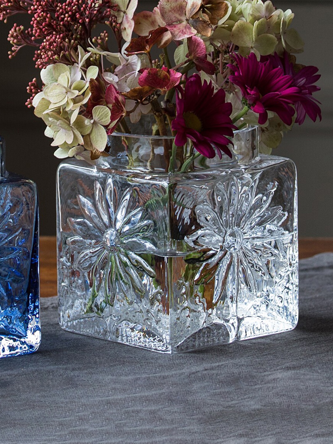 

DARTINGTON Transparent Textured Crystal Marguerite Square Flower Vase