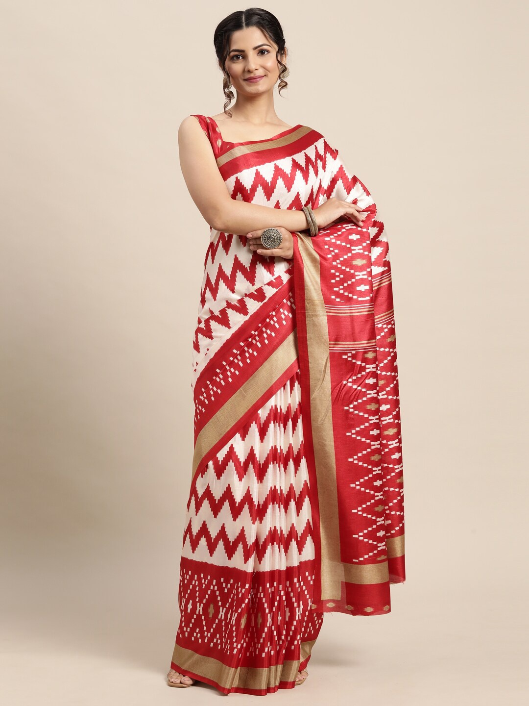 

Saree mall White & Maroon Silk Blend Bagru Sarees