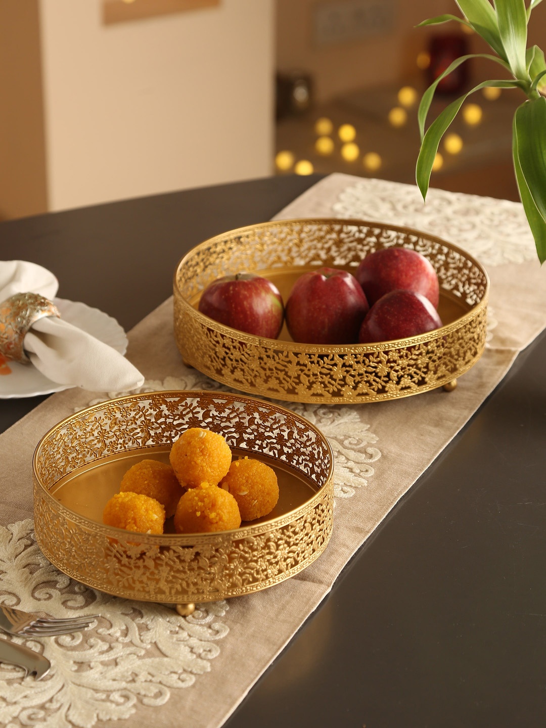 

Amoliconcepts Set Of 2 Golden Cutwork Food Platter, Gold