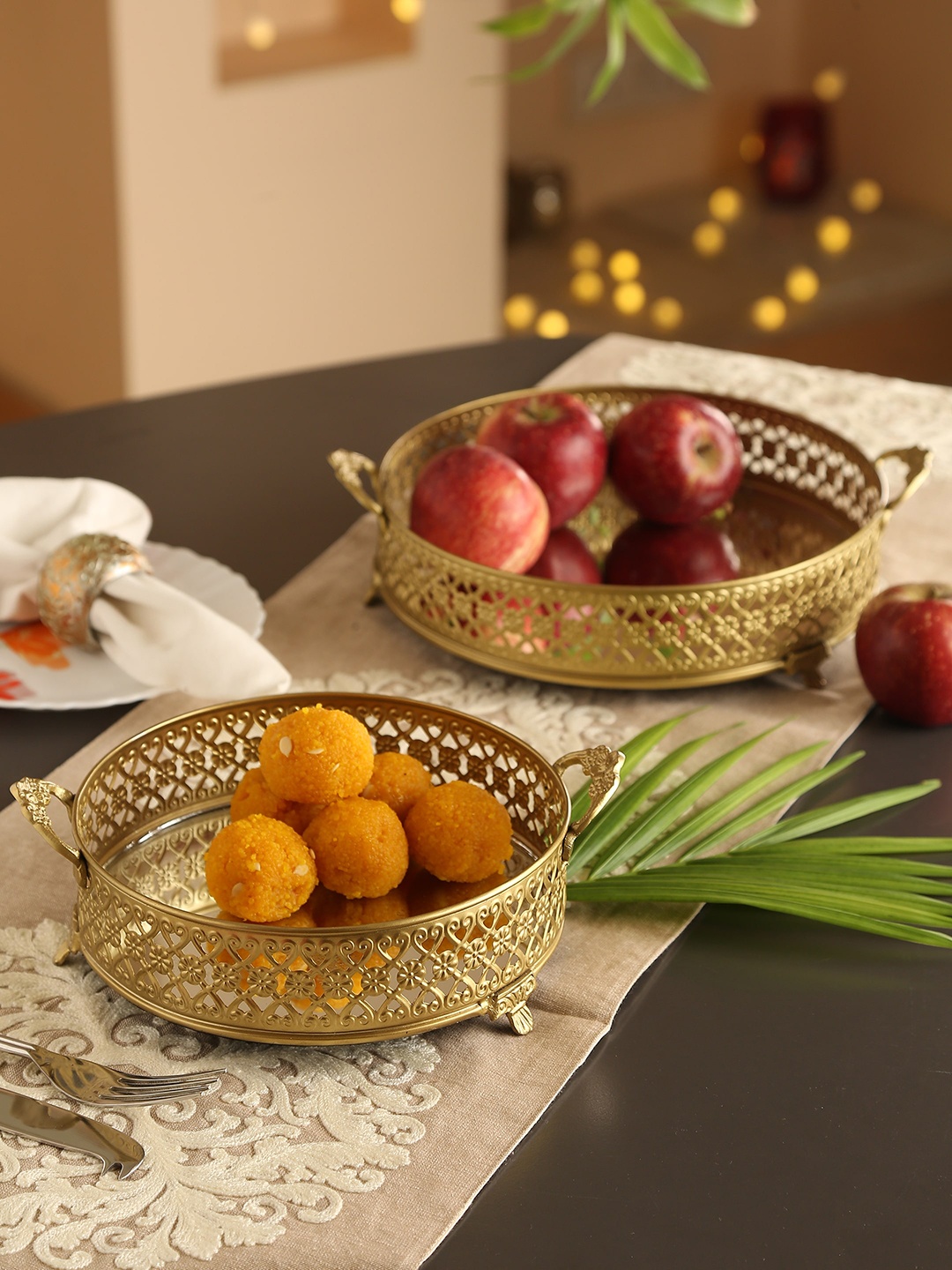 

Amoliconcepts Set Of 2 Gold-Toned Solid Platter With Mirror Base & Handle