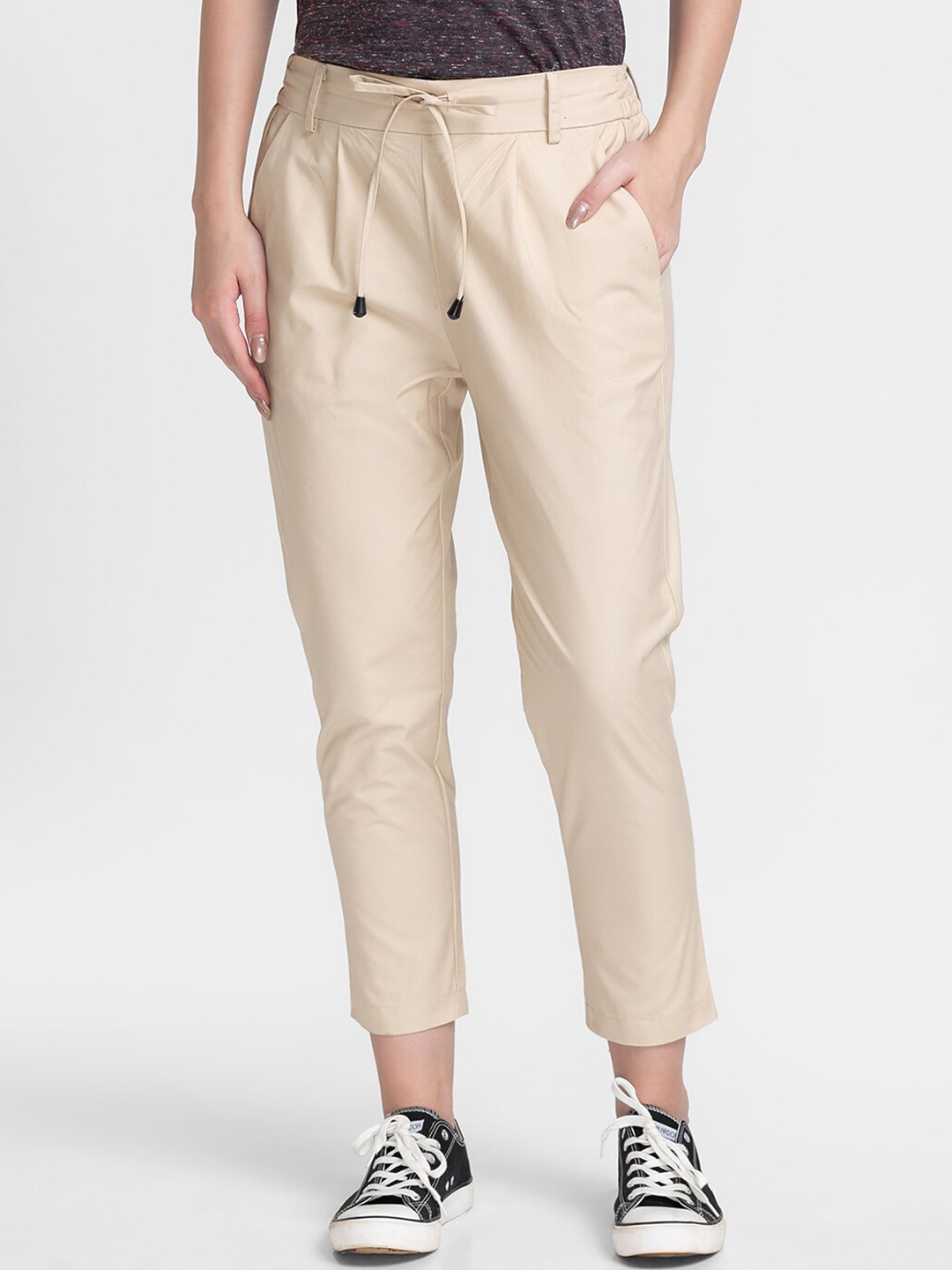 

Globus Women Beige Solid Cropped Pure Cotton Trousers