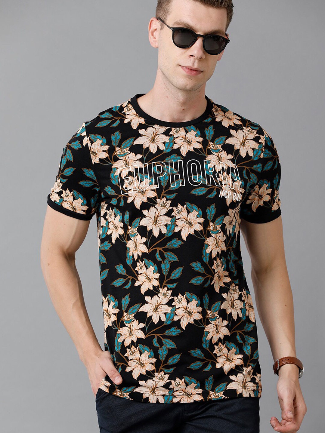 

CP BRO Men Black & Beige Floral Printed Slim Fit T-shirt
