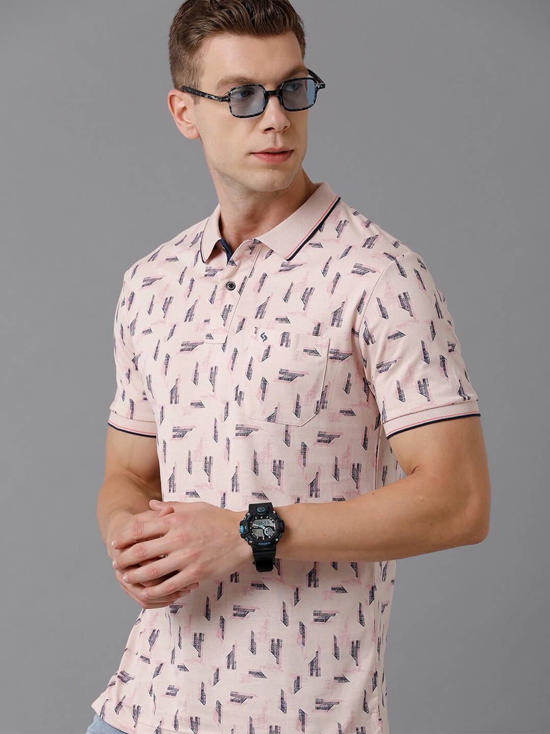 

Classic Polo Men Pink & Black Printed Slim Fit T-shirt