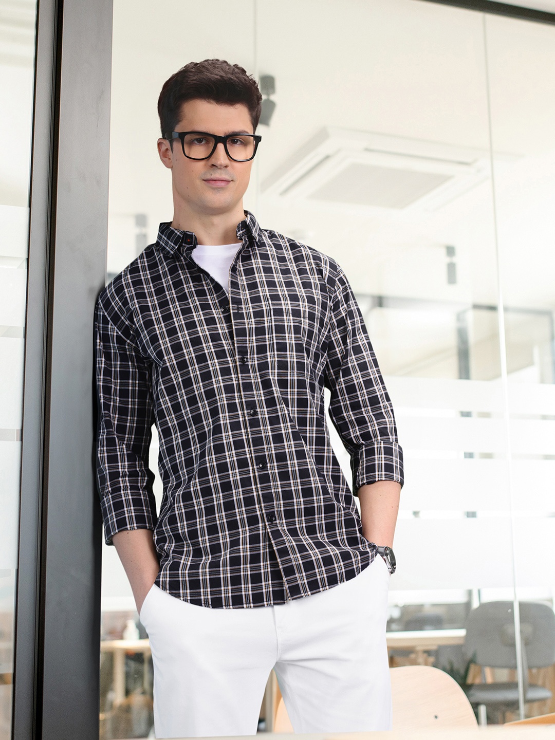 

INVICTUS Men Black & White Slim Fit Tartan Checked Casual Shirt