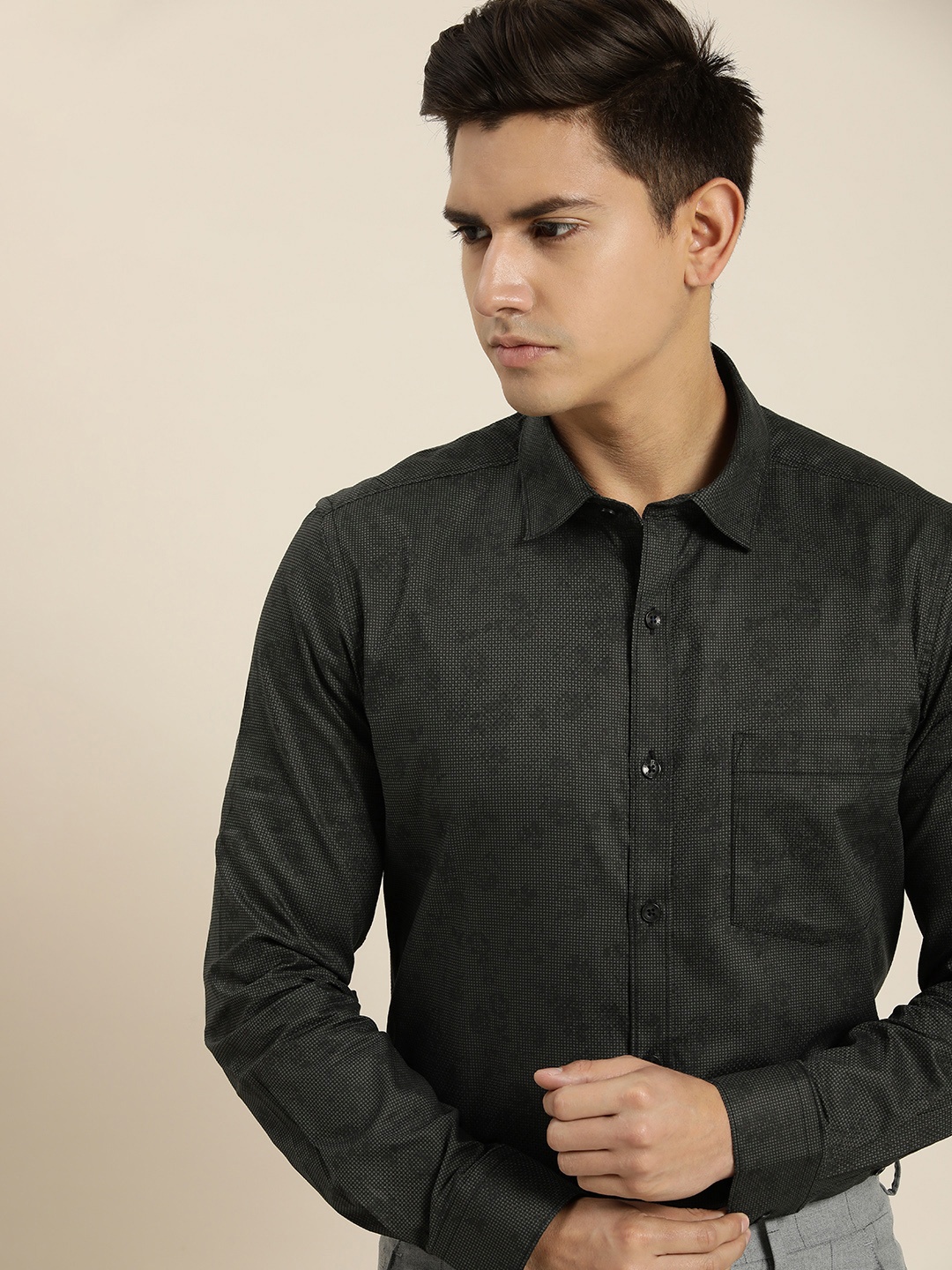 

INVICTUS Men Slim Fit Micro Checks Printed Pure Cotton Formal Shirt, Black