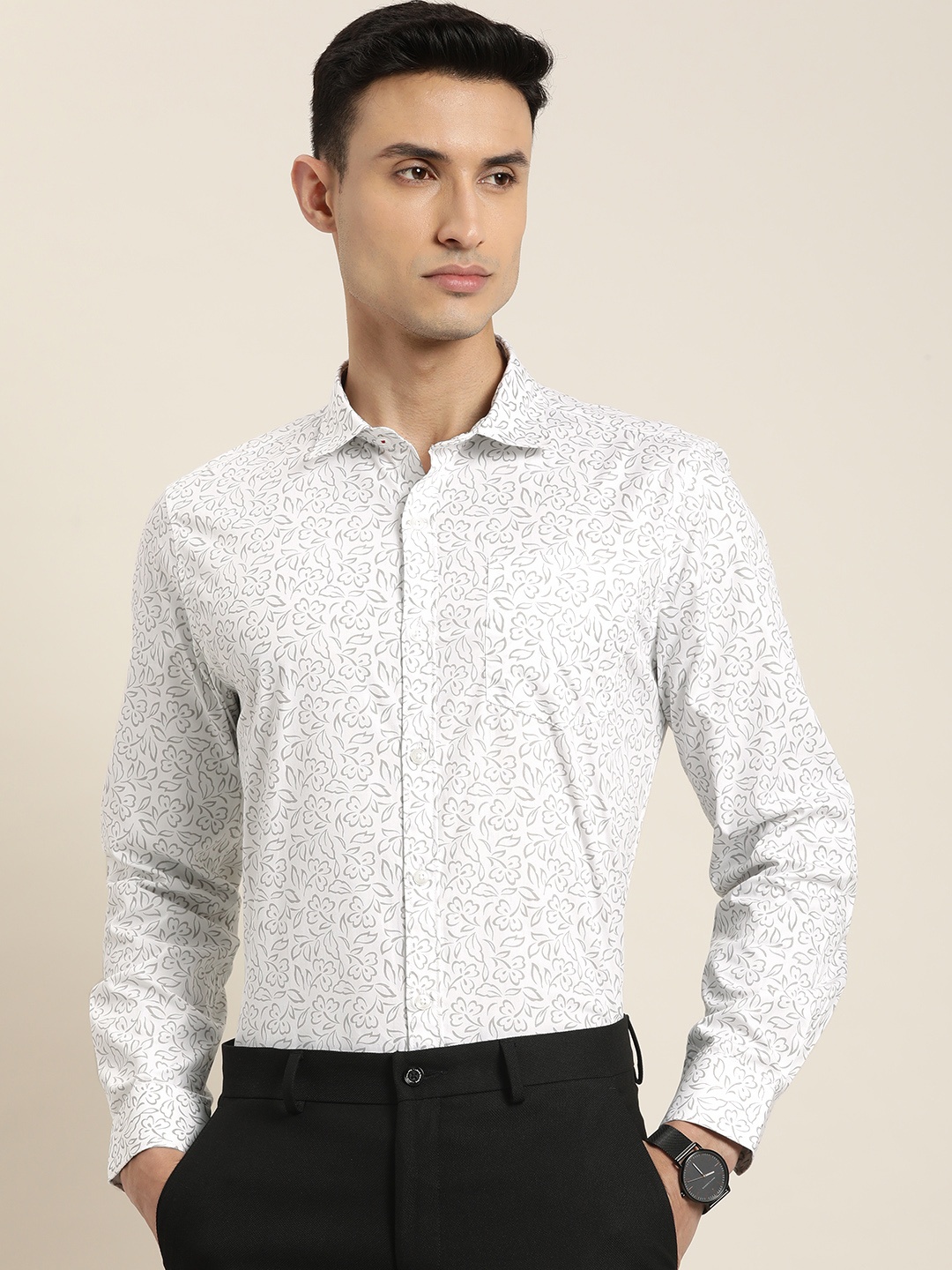

INVICTUS Men Slim Fit Floral Printed Spread Collar Semiformal Shirt, White