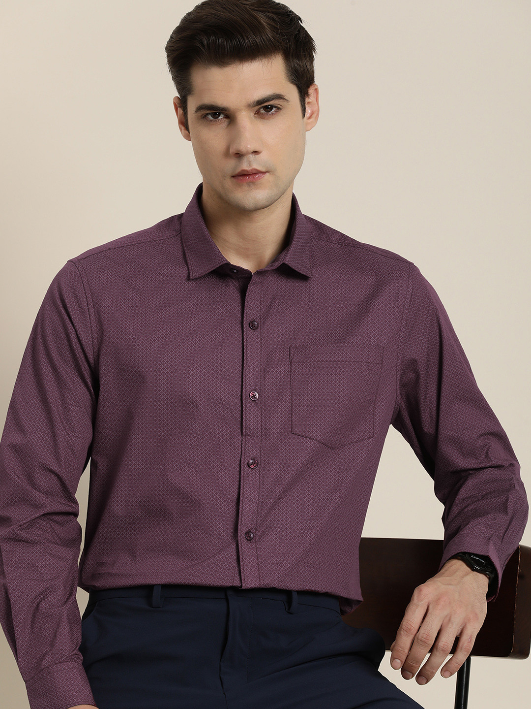 

INVICTUS Men Pure Cotton Slim Fit Geometric Printed Semiformal Shirt, Burgundy