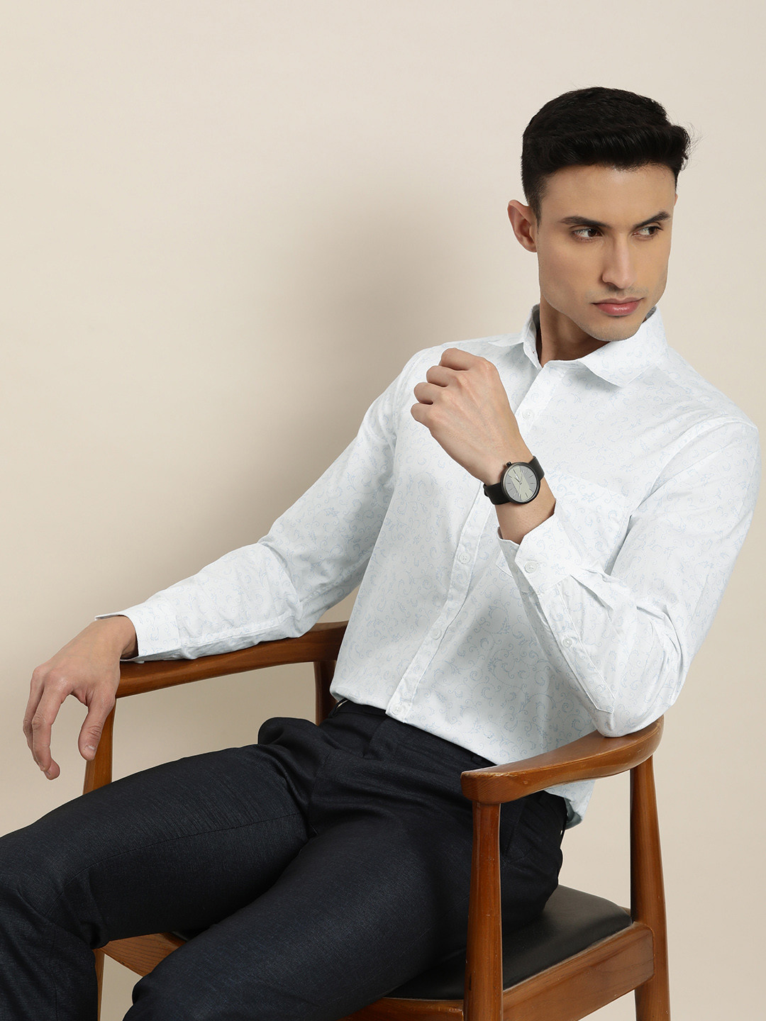 

INVICTUS Men Slim Fit Ethnic Printed Spread Collar Semiformal Shirt, White
