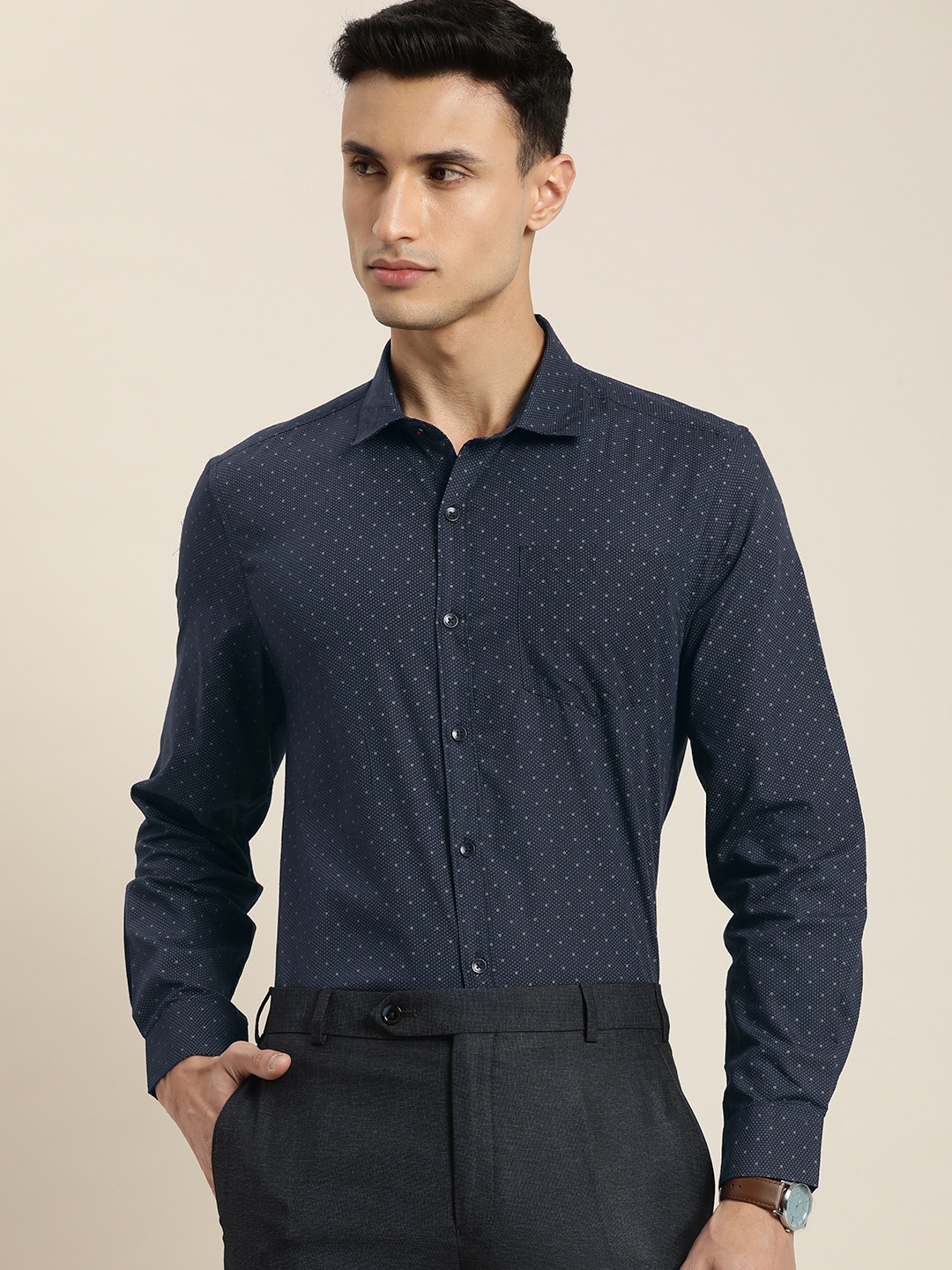 

INVICTUS Men Slim Fit Micro Ditsy Geometric Printed Semiformal Shirt, Navy blue
