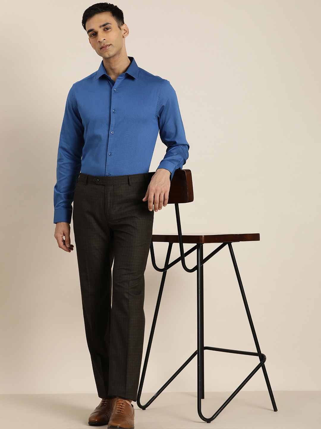 

INVICTUS Men Solid Slim Fit Semiformal Shirt, Blue