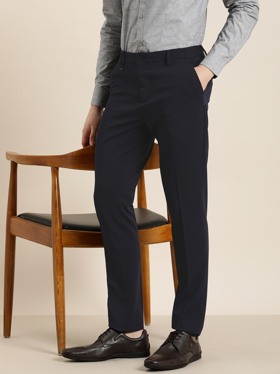 

INVICTUS Men Textured Slim Fit Formal Trousers, Navy blue