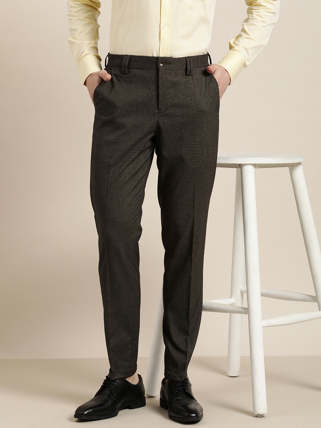 

INVICTUS Men Checked Slim Fit Mid-Rise Formal Trousers, Brown