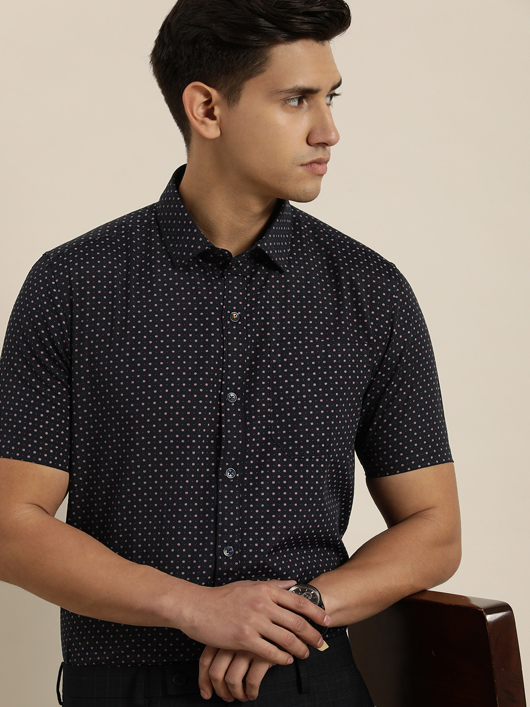

INVICTUS Men Slim Fit Ditsy Printed Sustainable Casual Shirt, Navy blue