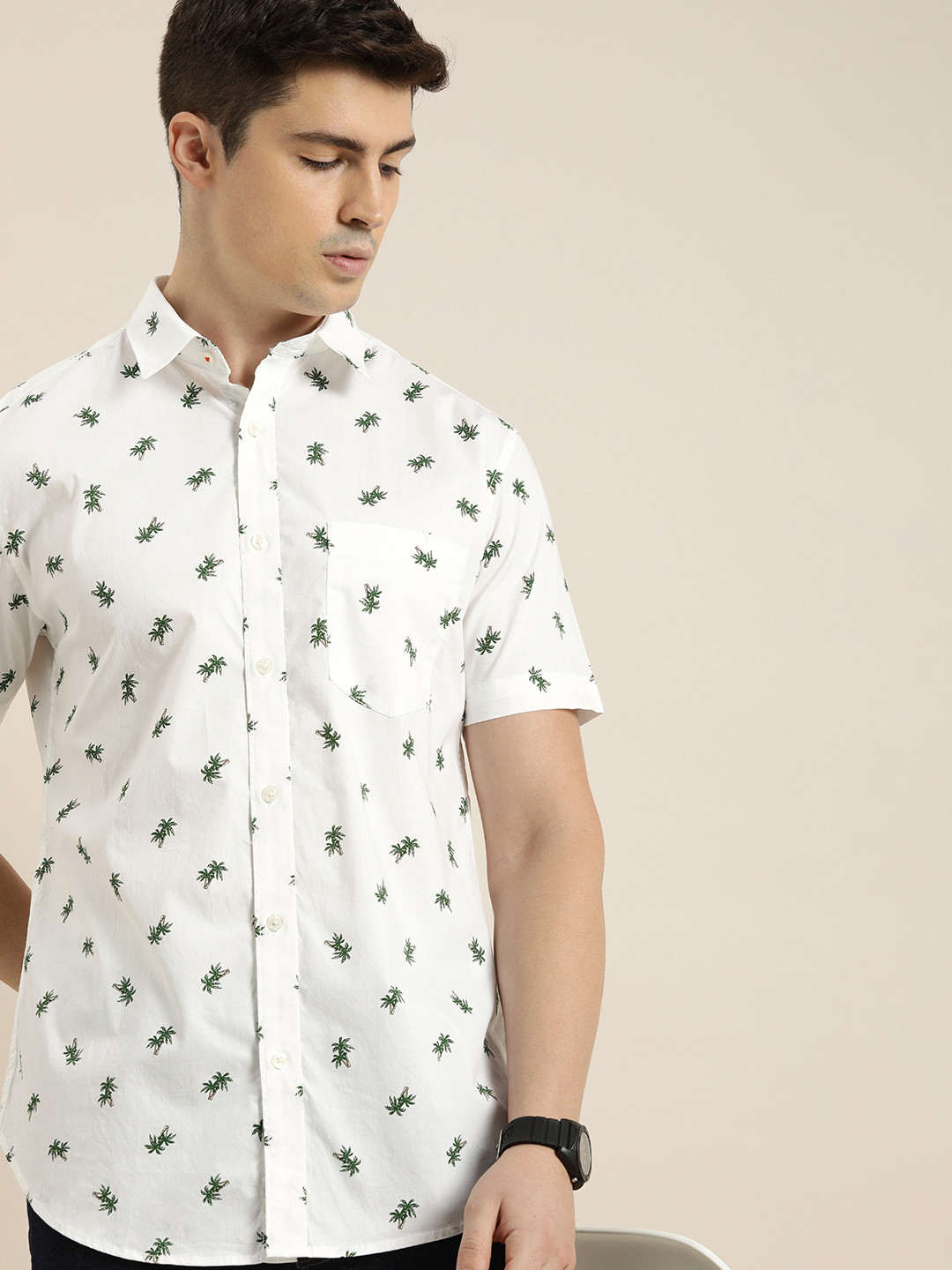

INVICTUS Men White & Green Slim Fit Tropical Printed Casual Shirt