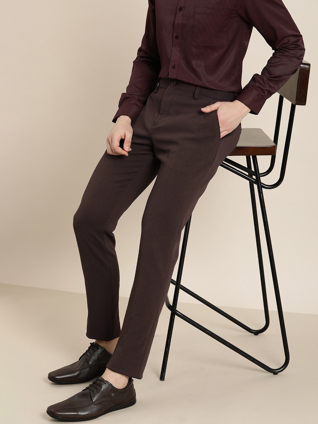 

INVICTUS Men Textured Slim Fit Knitted Formal Trousers, Brown