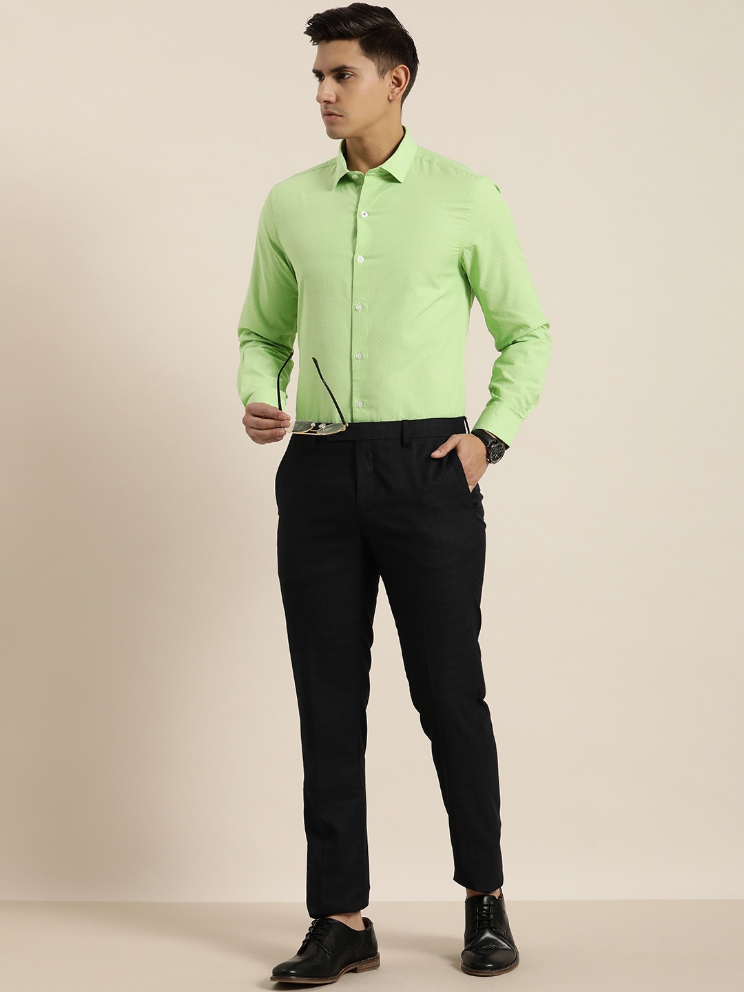 

INVICTUS Men Slim Fit Self Design Textured Sustainable Casual Shirt, Green