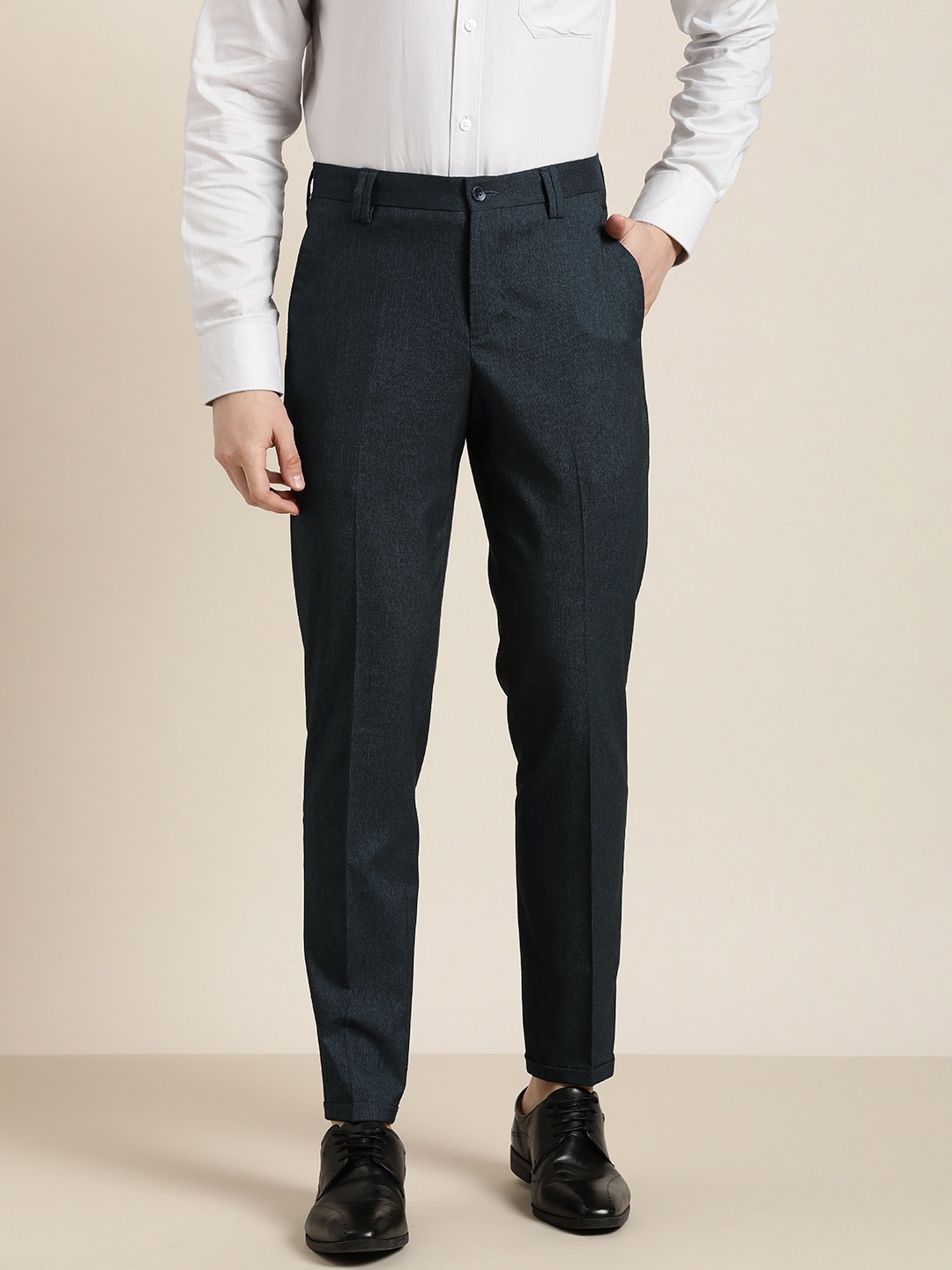 

INVICTUS Men Solid Slim Fit Mid-Rise Formal Trousers, Navy blue