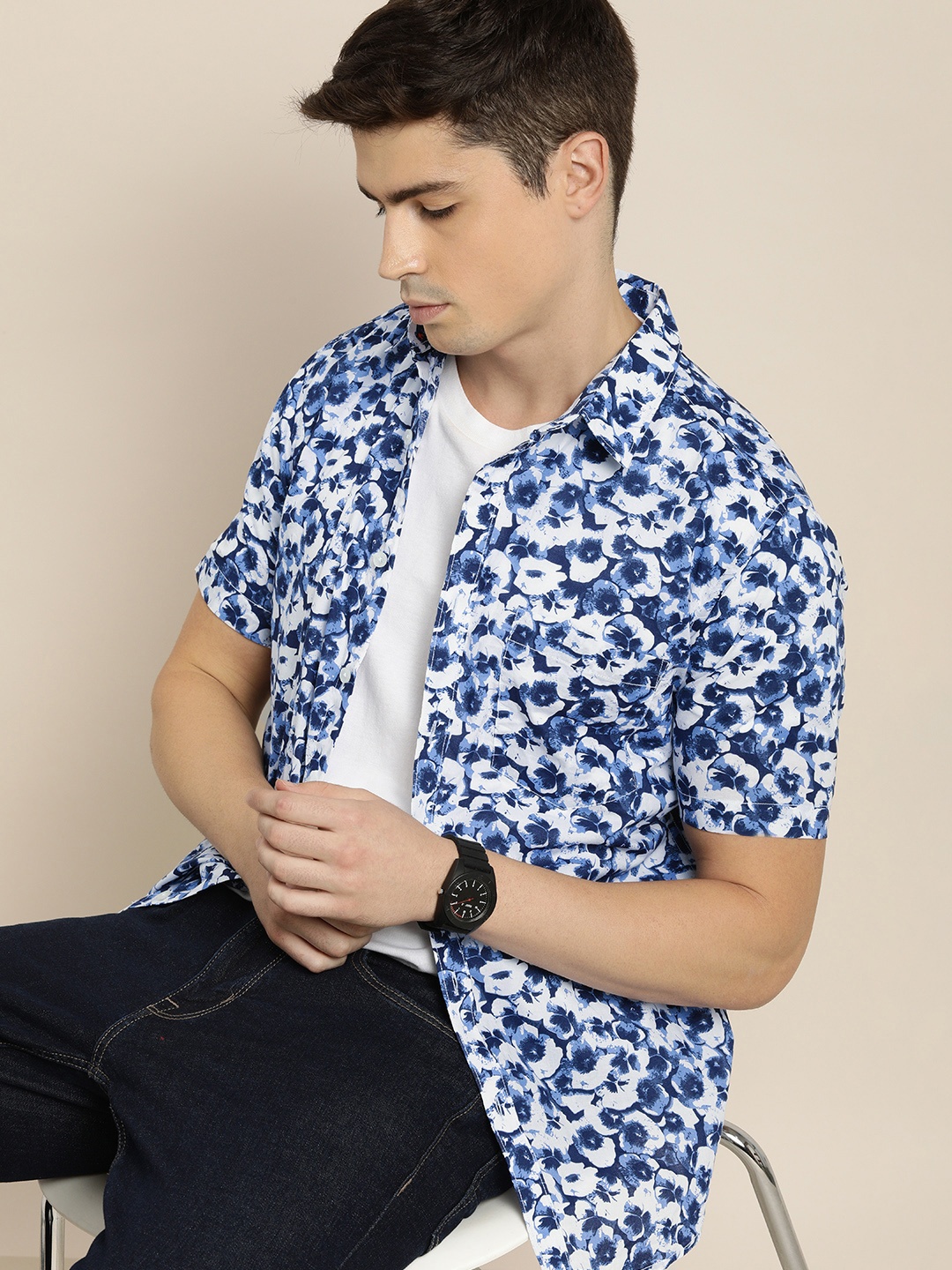 

INVICTUS Men Blue & White Slim Fit Floral Printed Pure Cotton Casual Shirt
