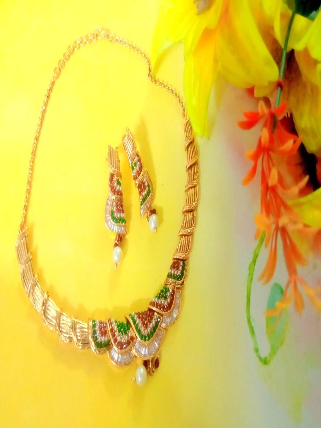 

Runjhun Gold-Plated White & Green Stone Studded & Beaded Jewellery Set