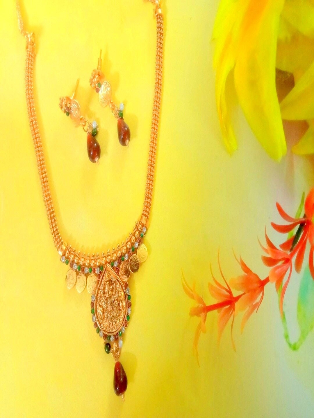 

Runjhun Gold-Plated Red Stone Studded & Beaded Traditional Jewellery Set