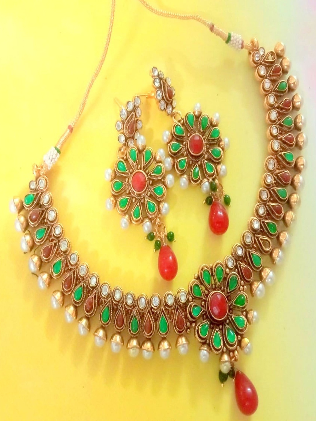 

Runjhun Gold-Plated Red, Green & White Kundan Studded & Beaded Jewellery Set