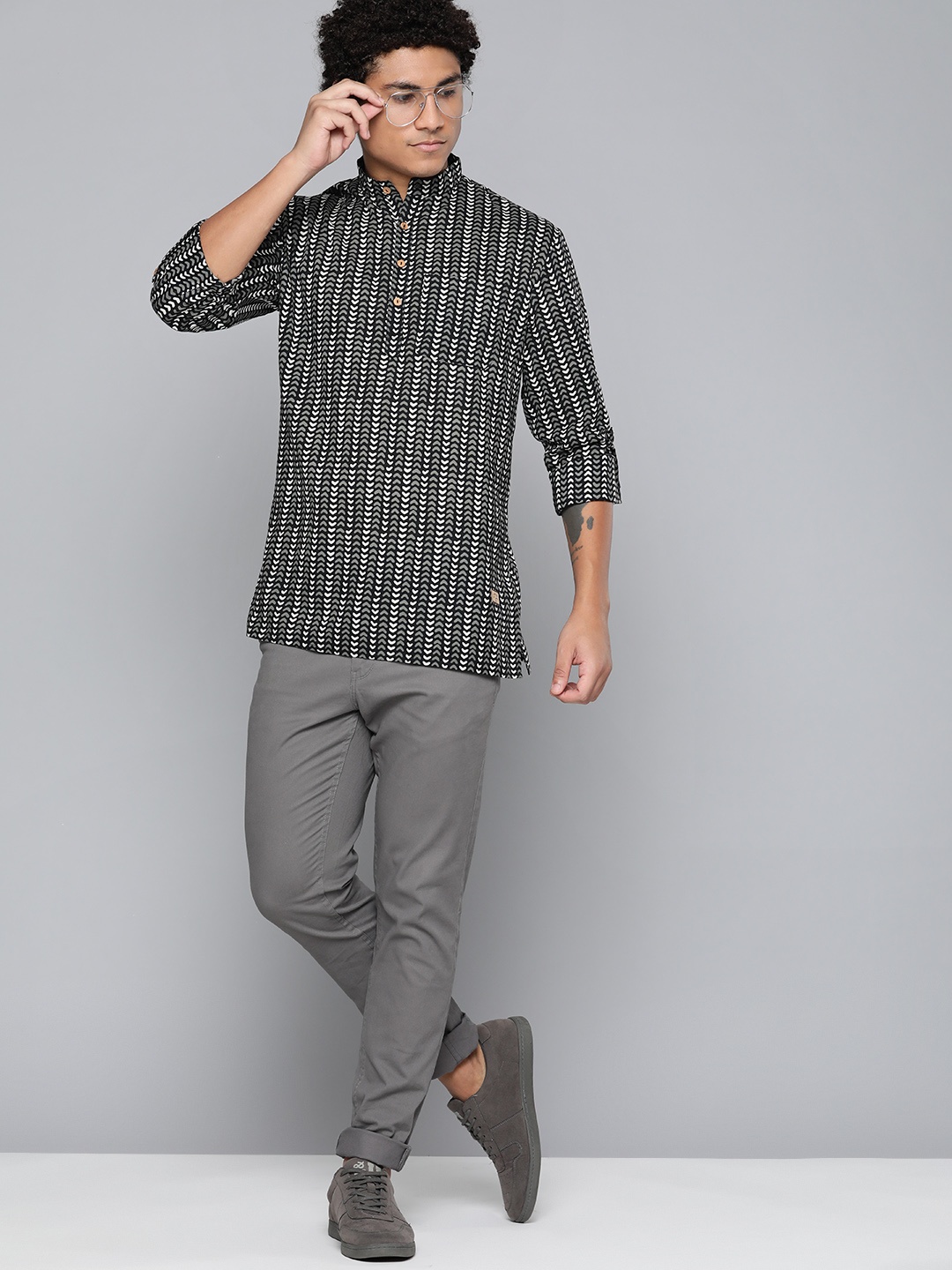 

DENNISON Men Black Quirky Printed Kurta