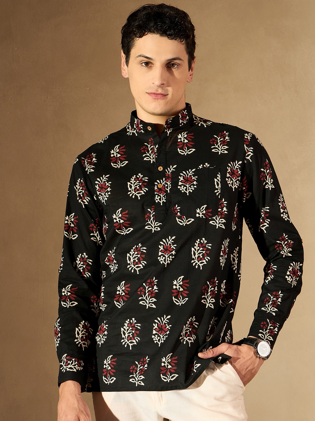 

DENNISON Men Black & White Floral Printed Kurta