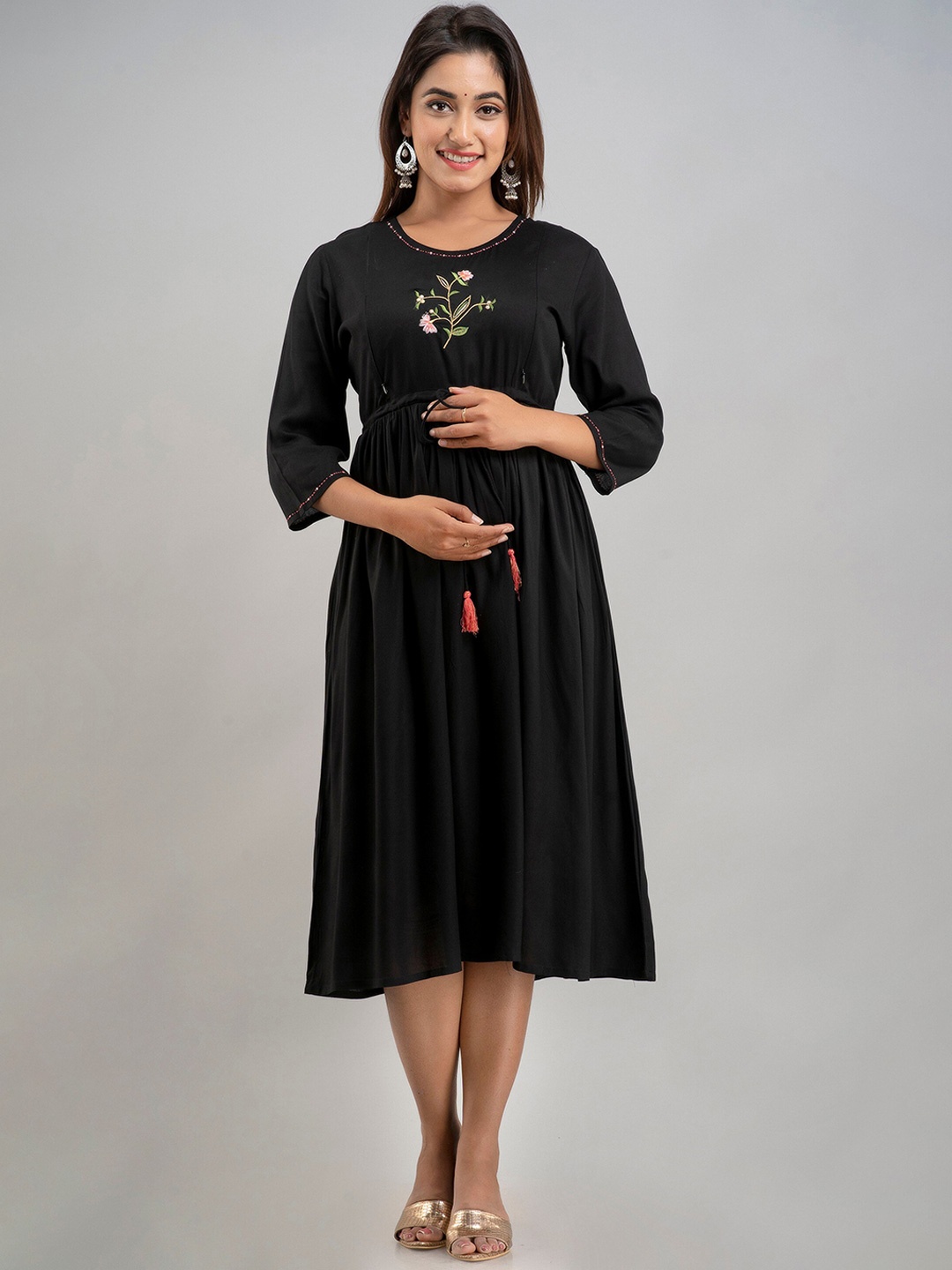 

misbis Women Black Floral Embroidered Side Zip Maternity Empire Midi Dress