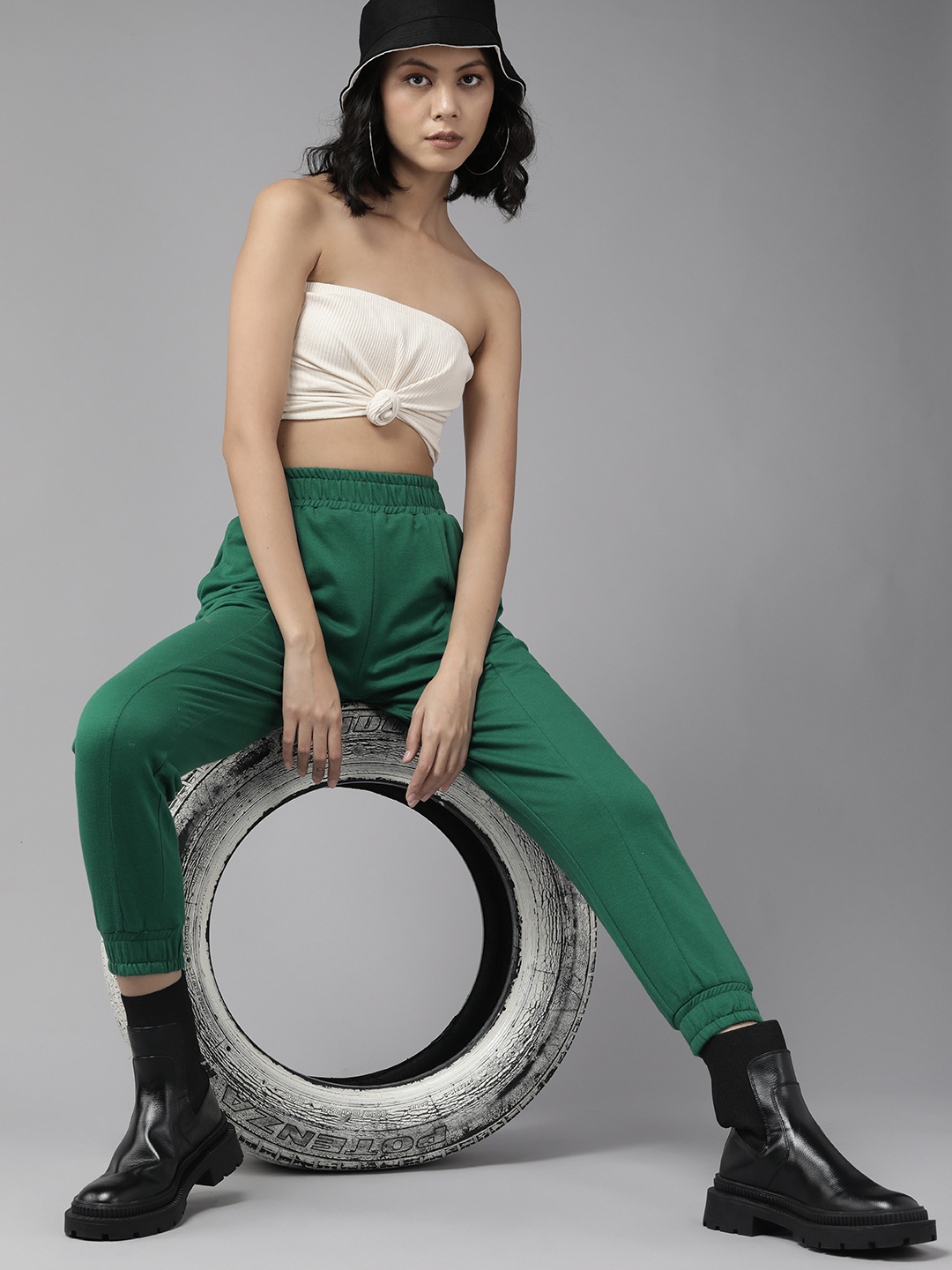 

Roadster Women Green Solid Regular Fit Joggers