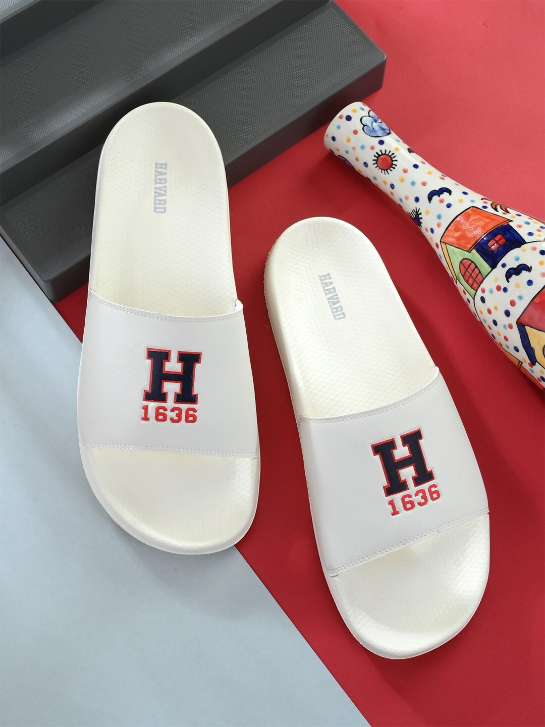 

Harvard Men White & Black Printed Sliders