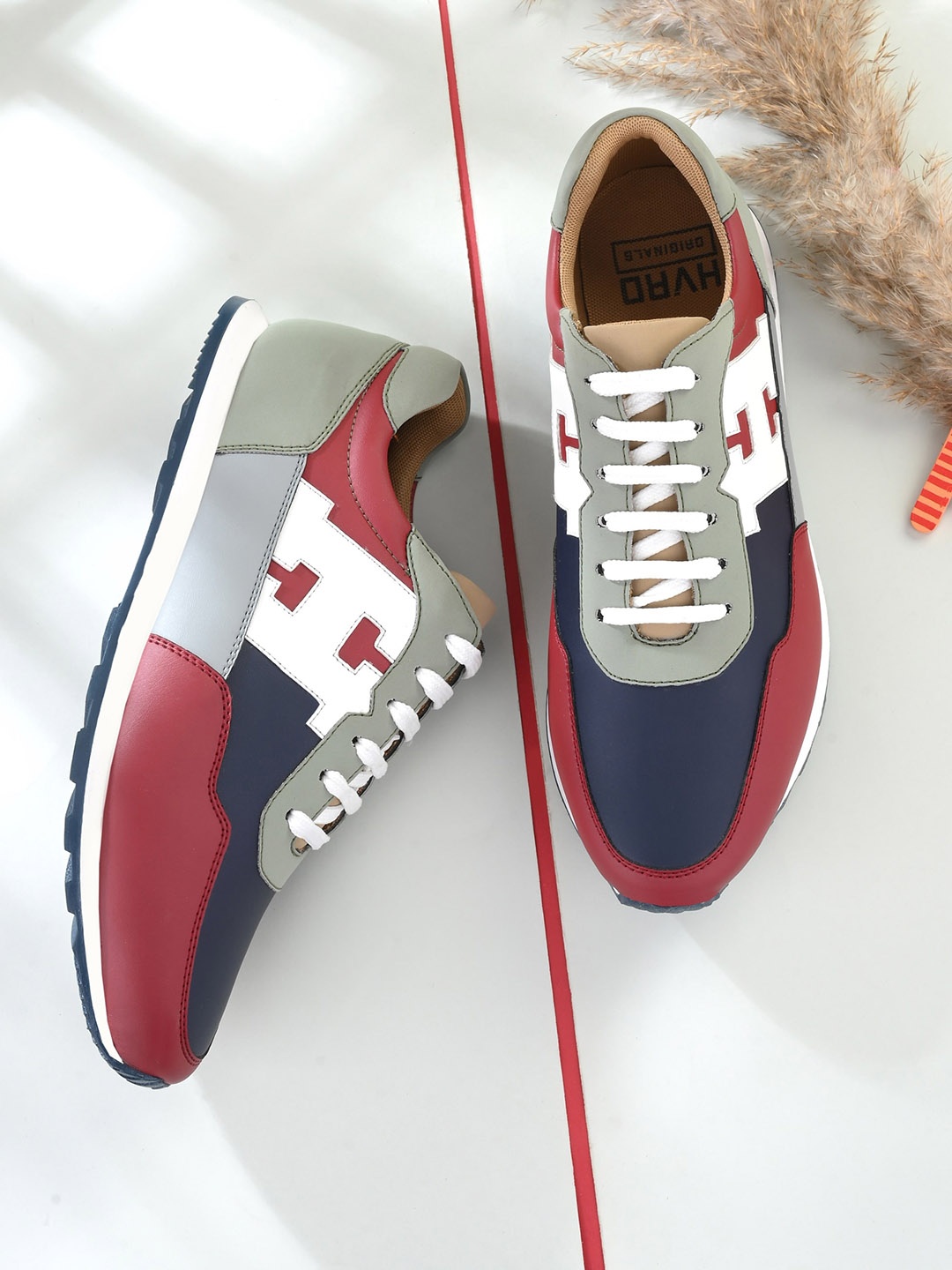 

Harvard Men Red & Grey Colourblocked Sneakers