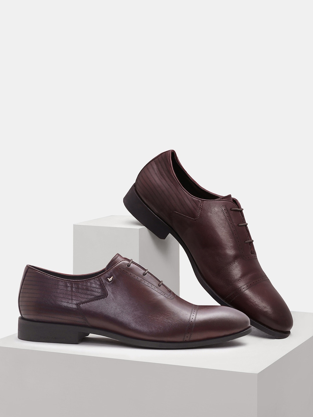 

Blackberrys Men Burgundy Solid Derbys
