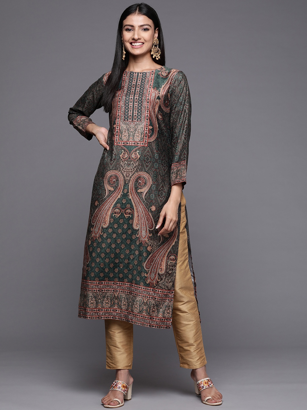 

Libas Women Green Paisley Printed Velvet Kurta